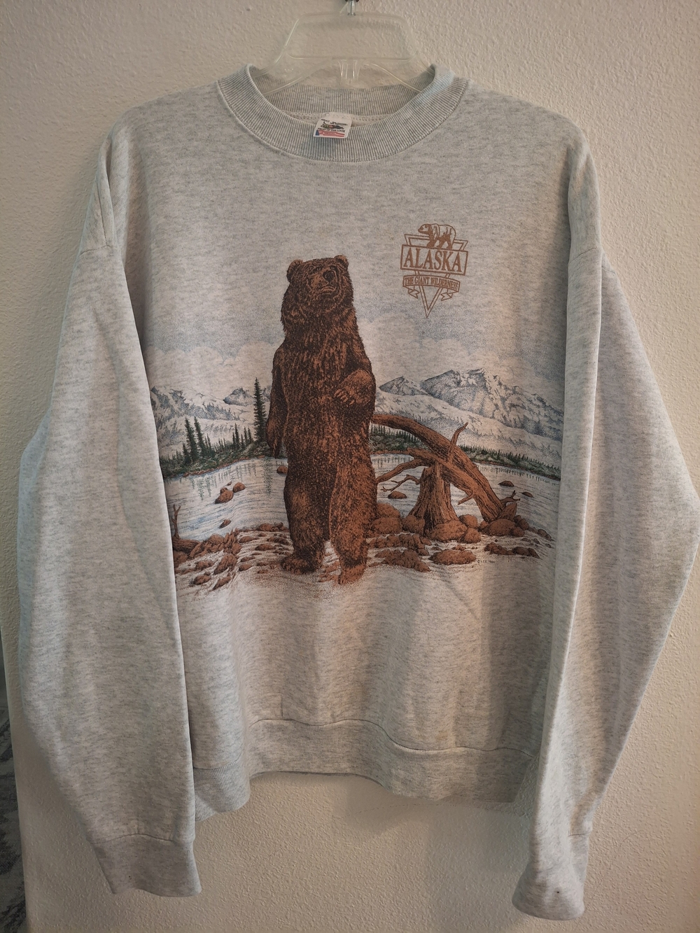 Vintage 90s Fruit of the Loom Light Gray Crewneck with Brown Bear Alaska Graphic